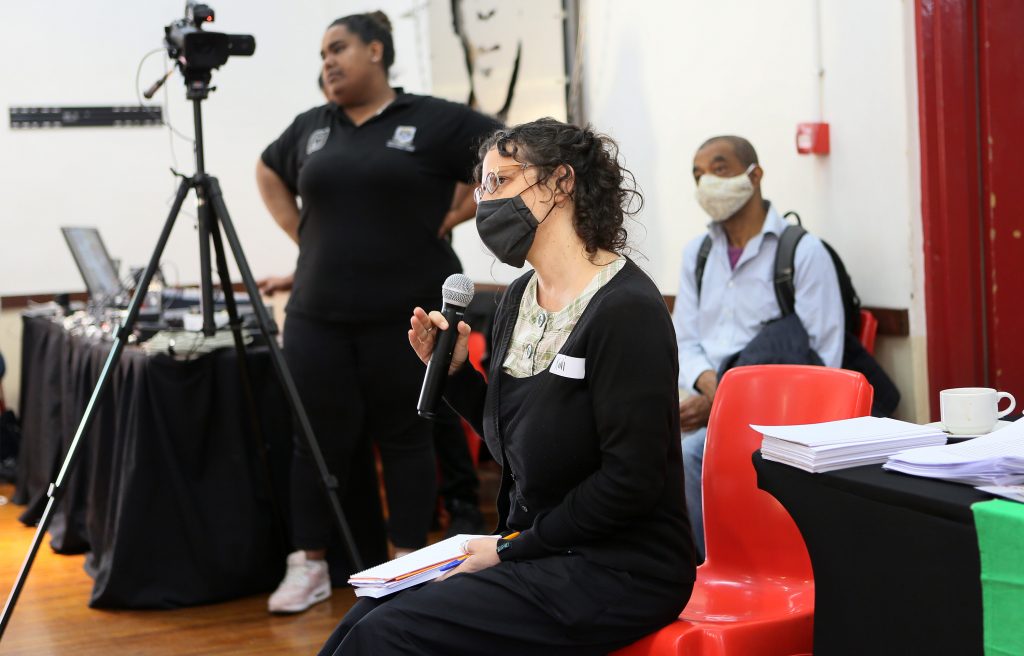 Photo of Koni Benson asking a question.